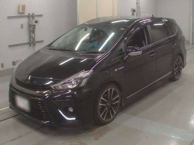 30639 TOYOTA PRIUS ALPHA ZVW41W 2016 г. (CAA Tokyo)